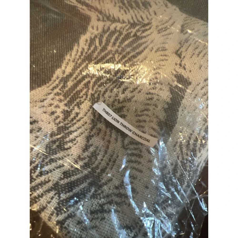 Thomas Paul Lion‎ Alpaca Throw Blanket 70x50